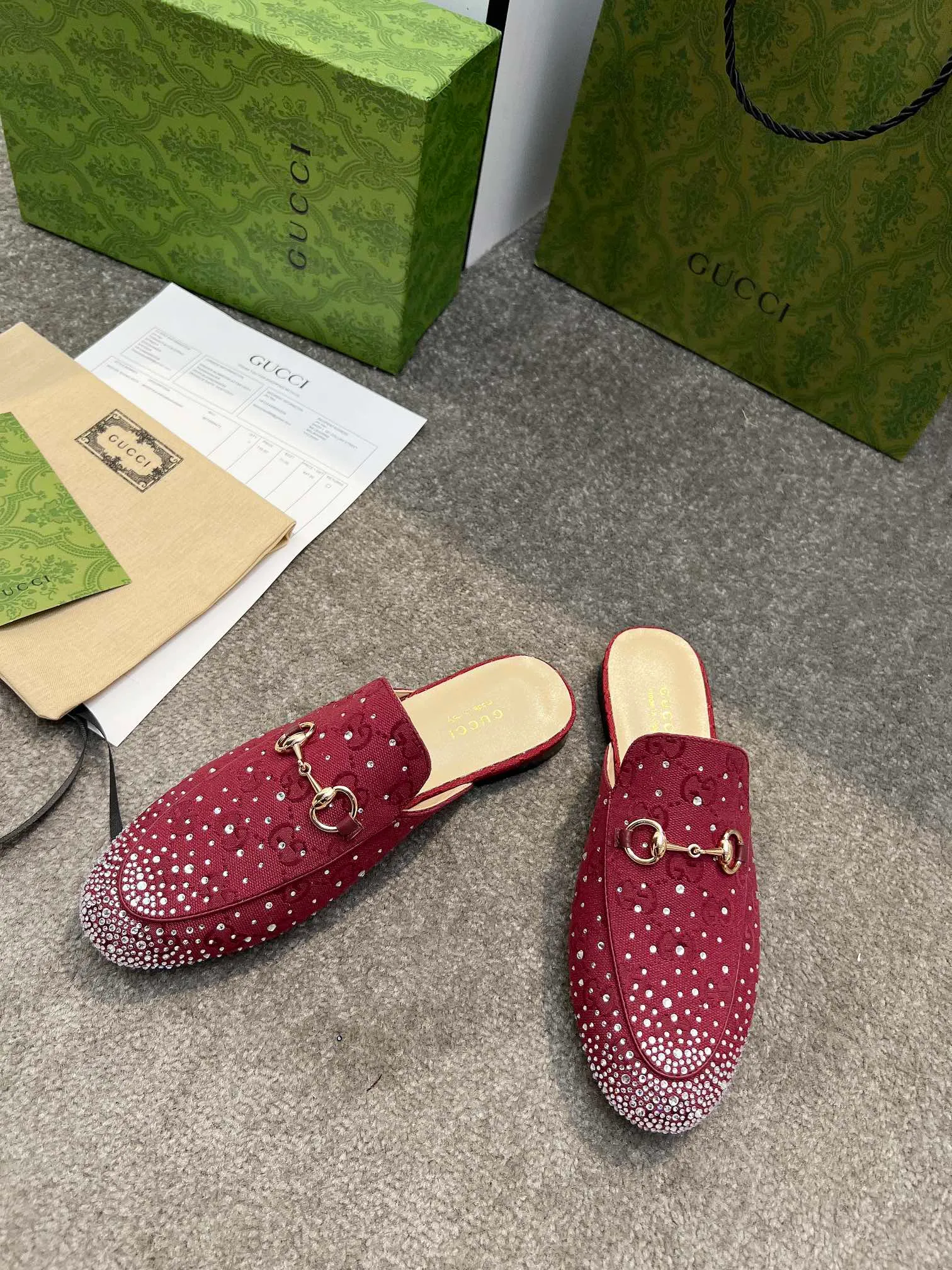 👟👟Ex-factory price 380👟👟 Genuine leather sole +50 Original quality guccisummer's latest limited edition slippers, top quality, purchased genuine development original special hot diamond process classic double G presbyopic inner sheepskin with Italian original board material and craftsmanship are the same as the original! Code number: 35-42,